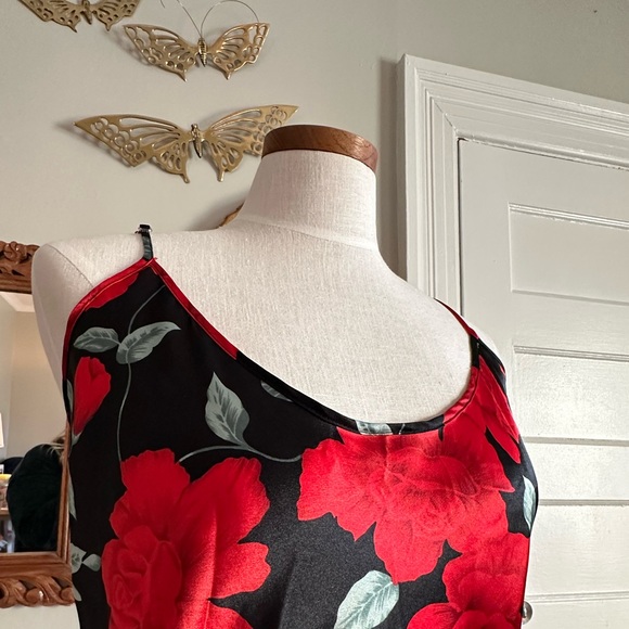 Secret Treasures Red Rose Slip - Picture 2 of 5